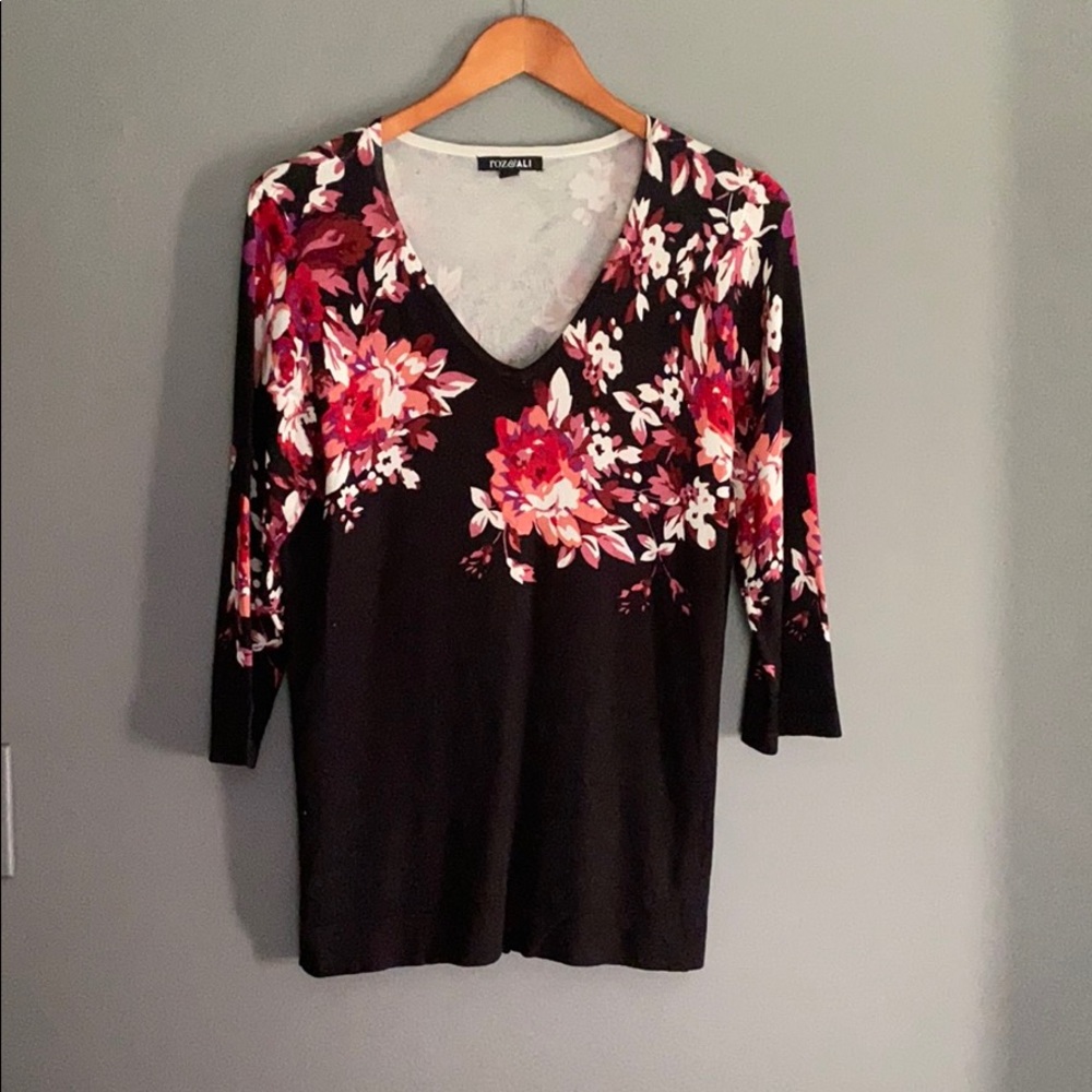 Light 3/4 sleeve, v-neck sweater